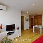 Zhara Five Stars Holiday House - Generale Lägenhet