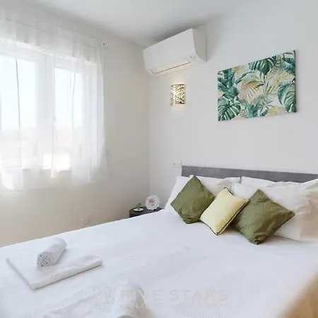 Zhara Five Stars Holiday House - Generale Lägenhet Nice
